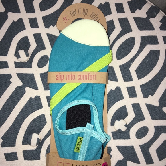 NWT FitKicks, SZ M - Picture 2 of 4